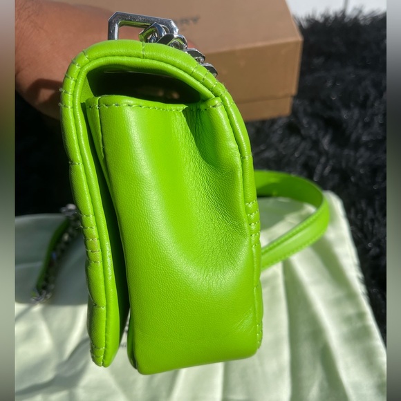 BURBERRY Small Lola Shoulder Chain Bag green - Picture 4 of 12